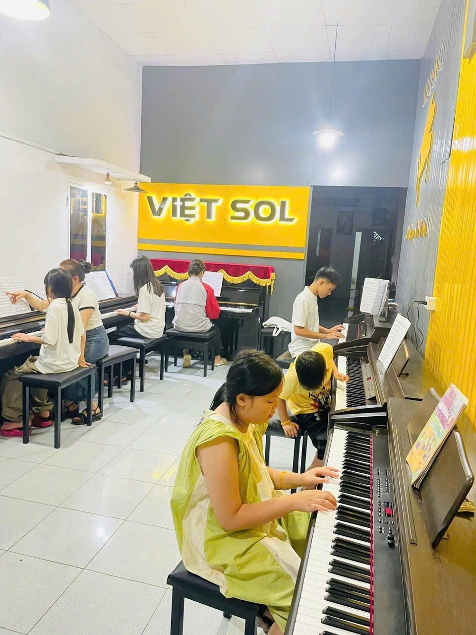 Lớp học piano Buôn Ma Thuột tại Việt Sol
