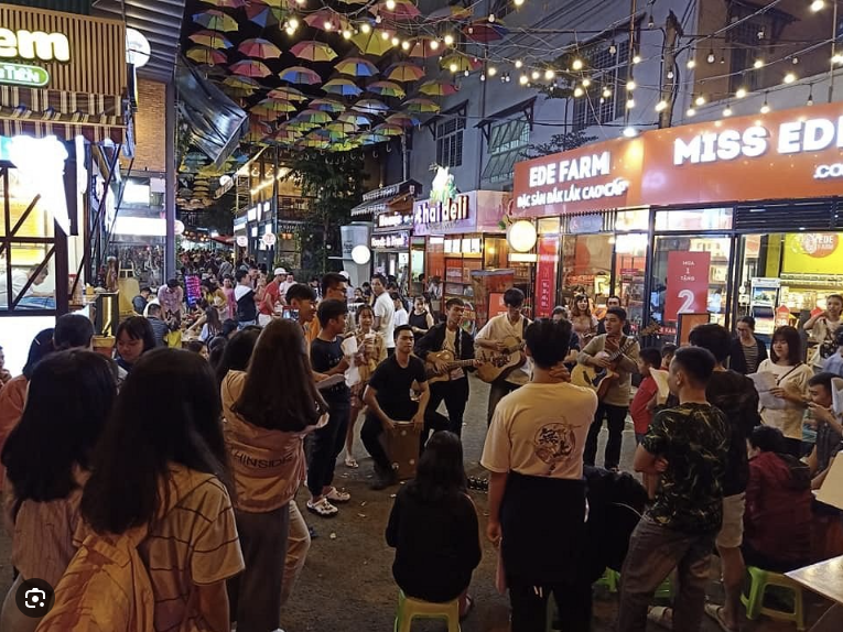 Đường sách Cà phê Buôn Ma Thuột