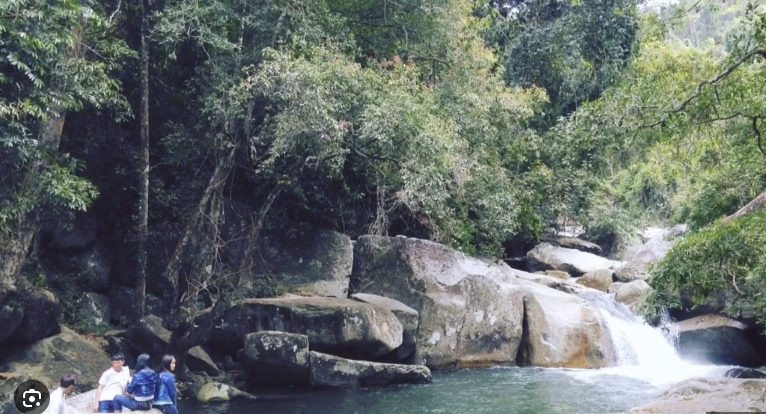 Hang đá Đắk Tuar