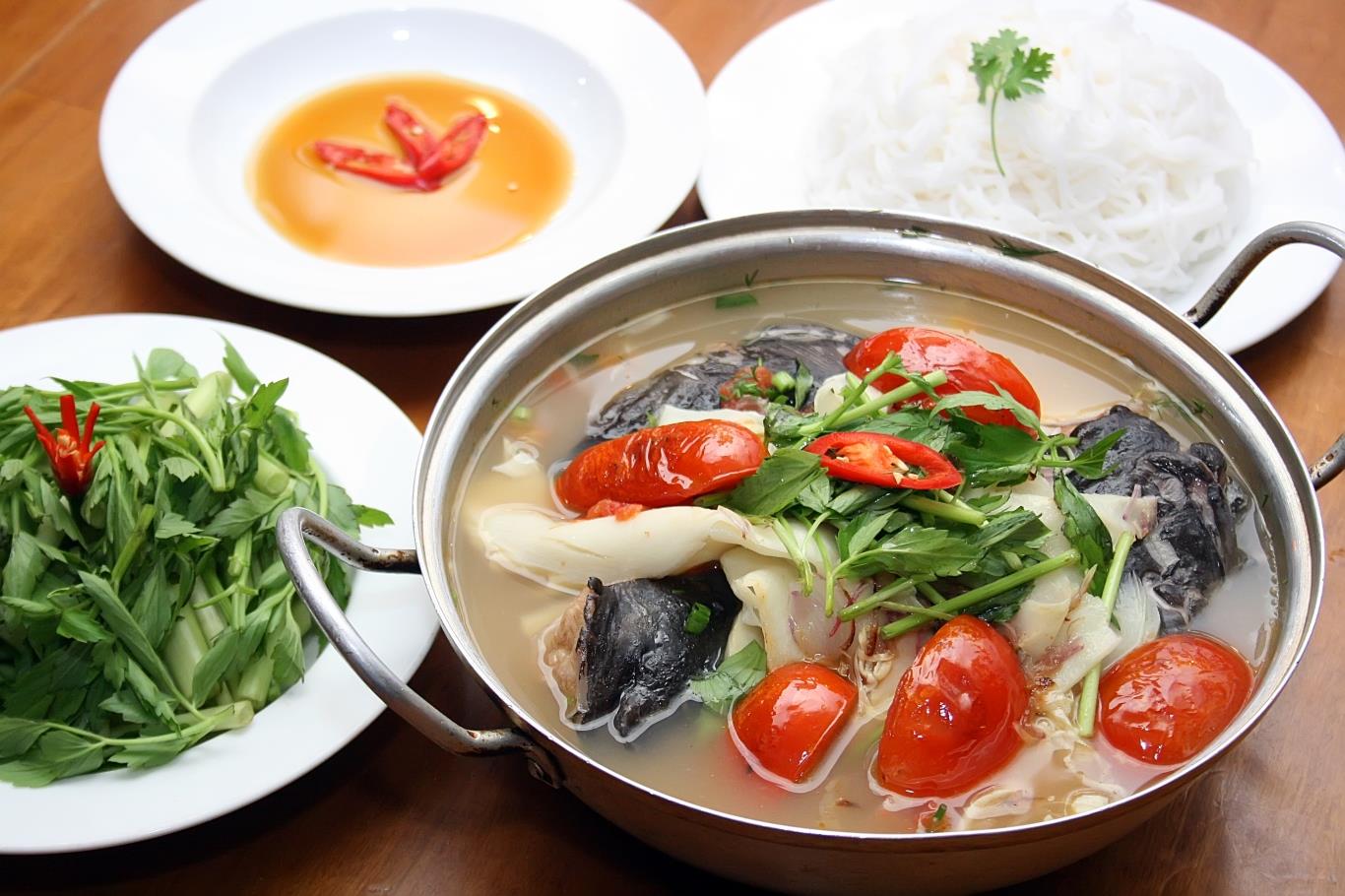 Lẩu cá lăng chua cay sông Sêrêpốk