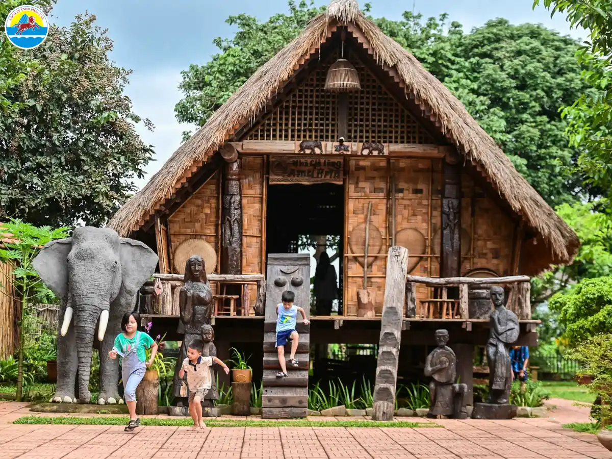 Nhà sàn cổ Buôn Đôn